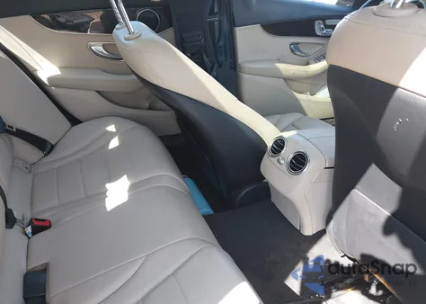 2016 Mercedes-Benz C 300 4Matic из США, поврежденный, VIN 55SWF4KB2GU132993